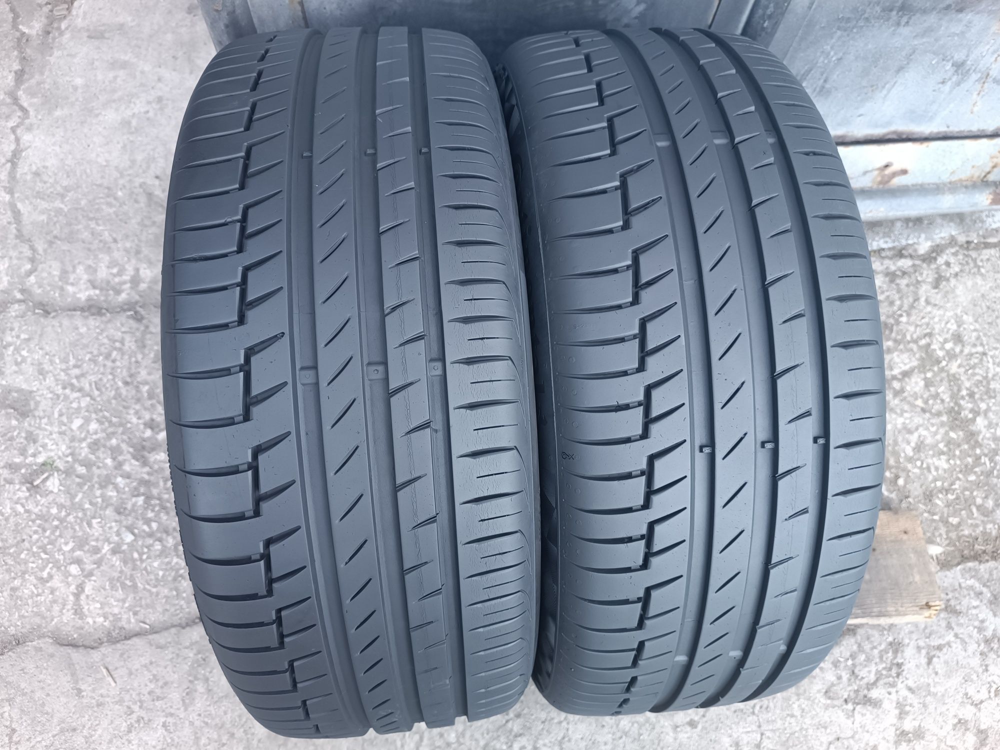 215/45/17 Contininental