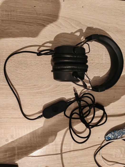 Продаю наушники FIFINE