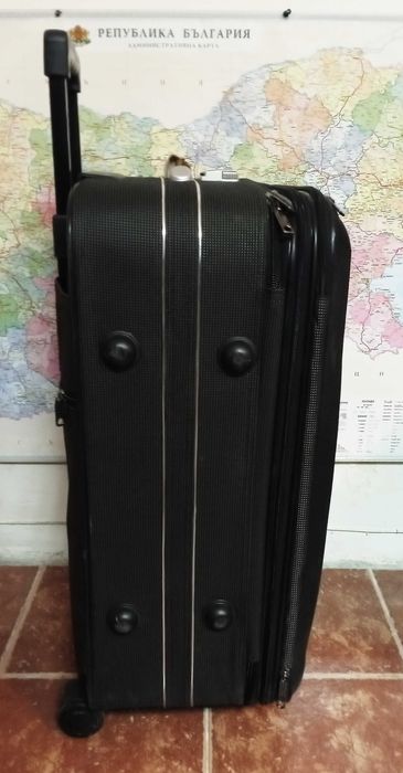 Куфар голям с дръжка на колела
