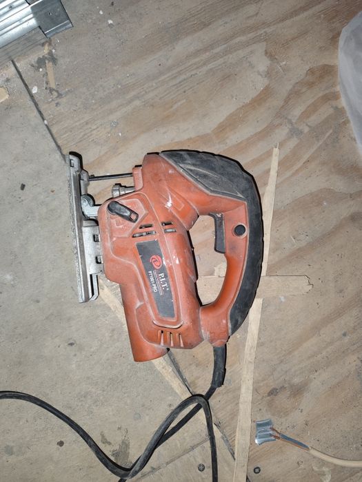 Продам лобзик не работает на запчасти