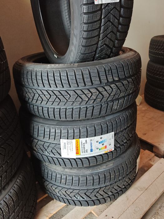 vand anvelope de iarna 255/45x19 marca Pirelli model wintersottozero 3