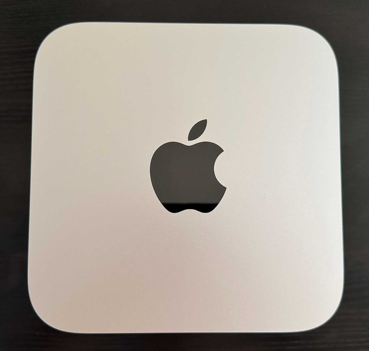 Apple M1 Studio Max 10-core CPU, 24-core GPU, 32GB RAM, 512GB SSD