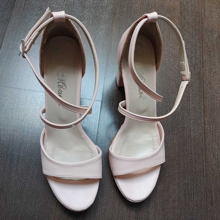 сандали на ток цвят пудра