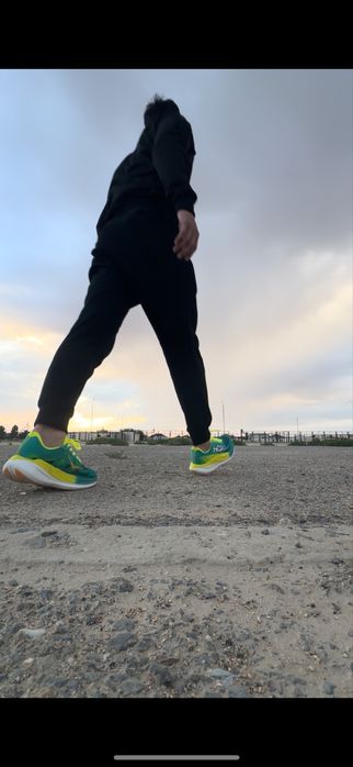 Кросс для бега, HOKA