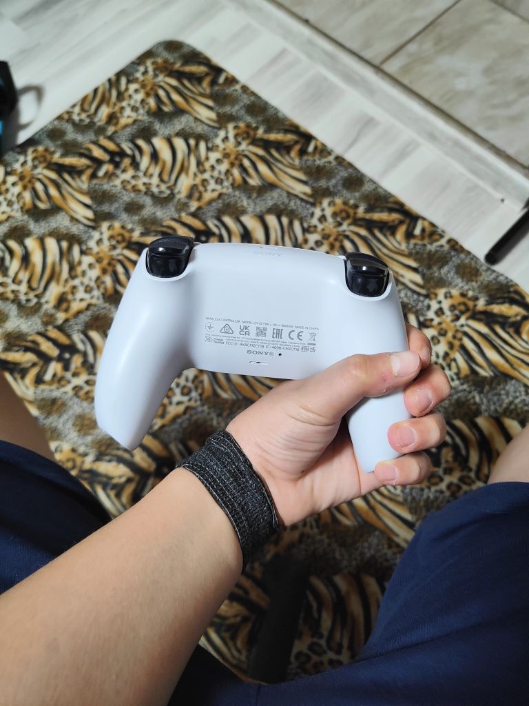Maneta ps5 ca noua
