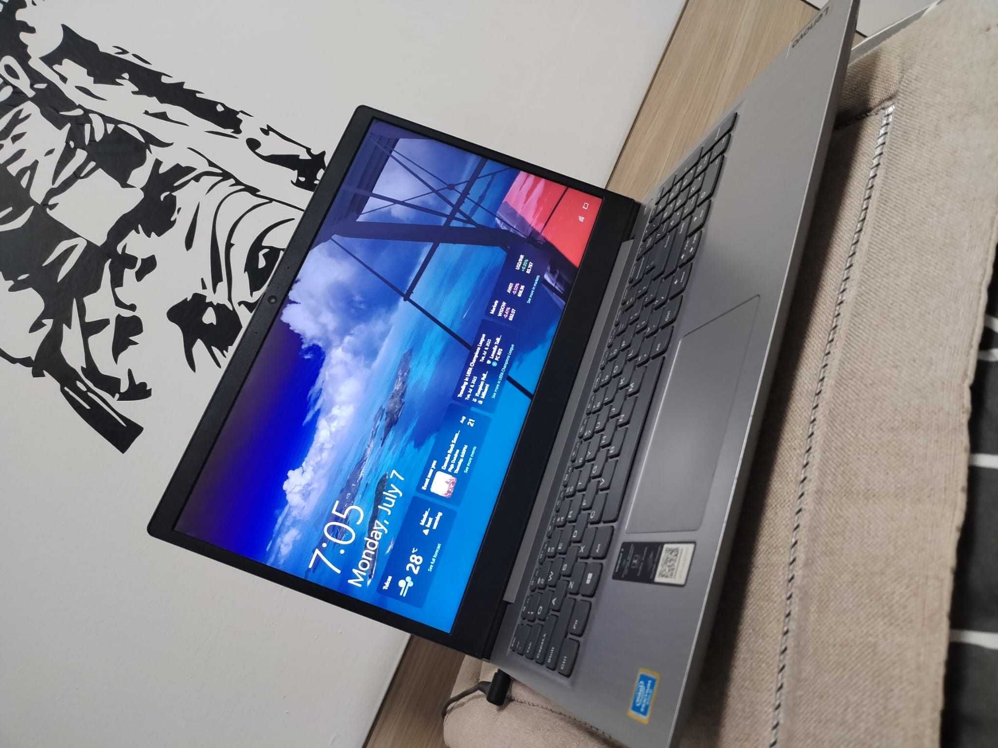 Laptop Lenovo IdeaPad 3 – SSD 256GB, 4GB RAM, în stare foarte bună