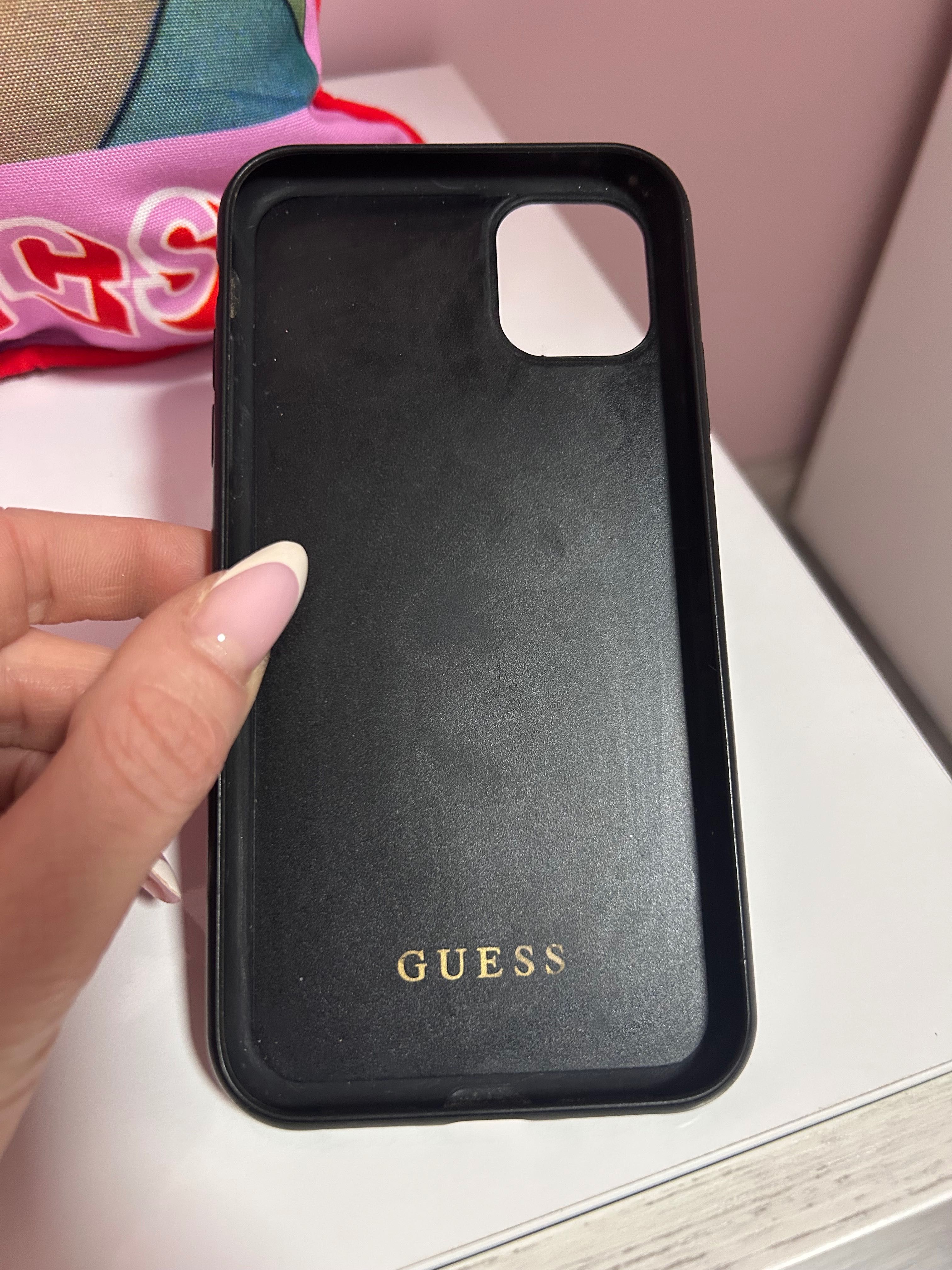 Guess iphone 11 кейс