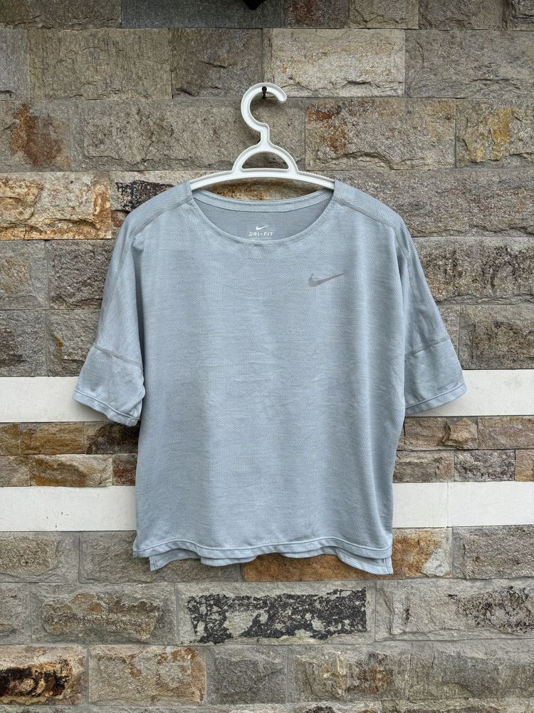 Дамска тениска Nike