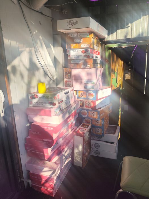 Игрушки 40штук отдам по 1500тыс