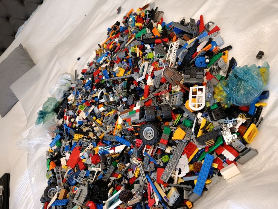 Vând lego 1kg=80  lei.      5kg=400lei