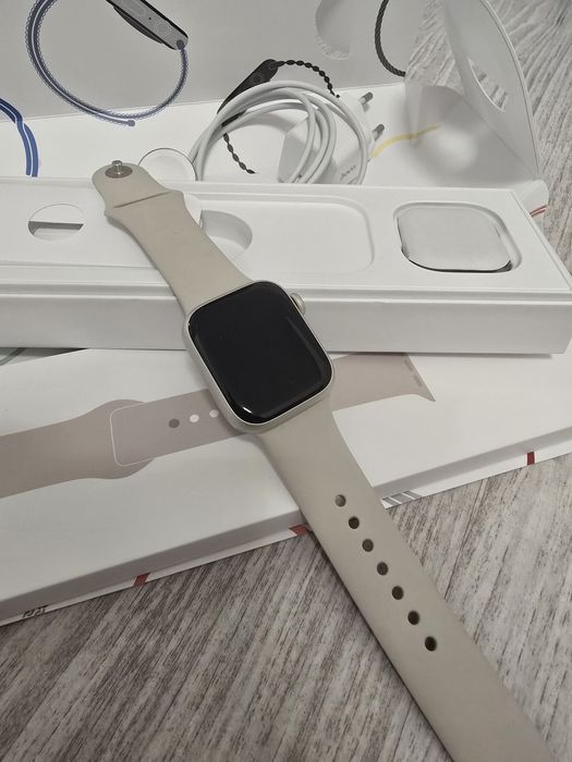 Apple Watch Series 7 GPS, 41mm - Starlight Aluminium Case