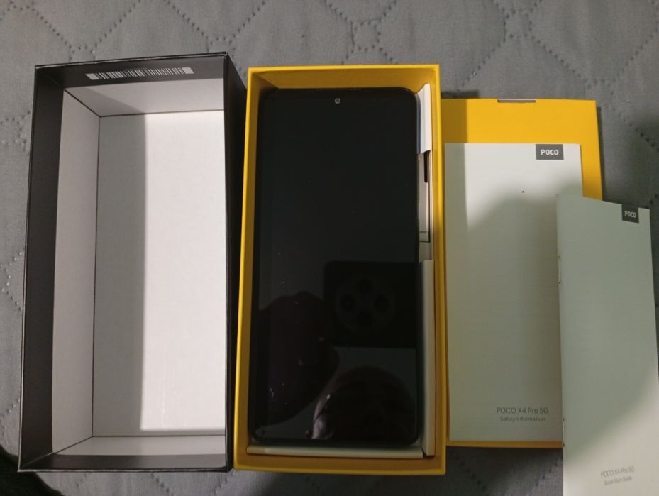 Смартфон Poco 4X 5G и подарък телефон