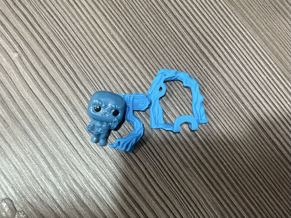 киндер очень странные дела