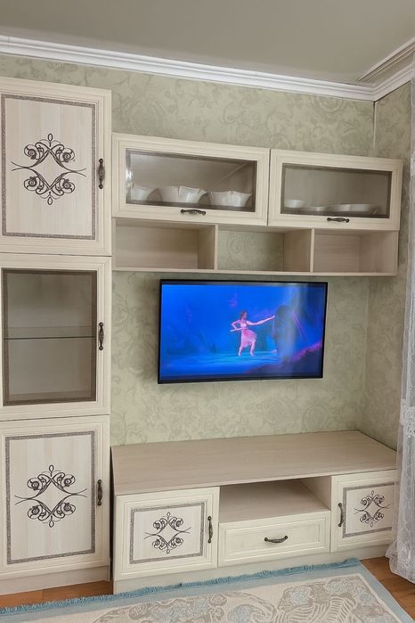 продаю Сервант для посуды