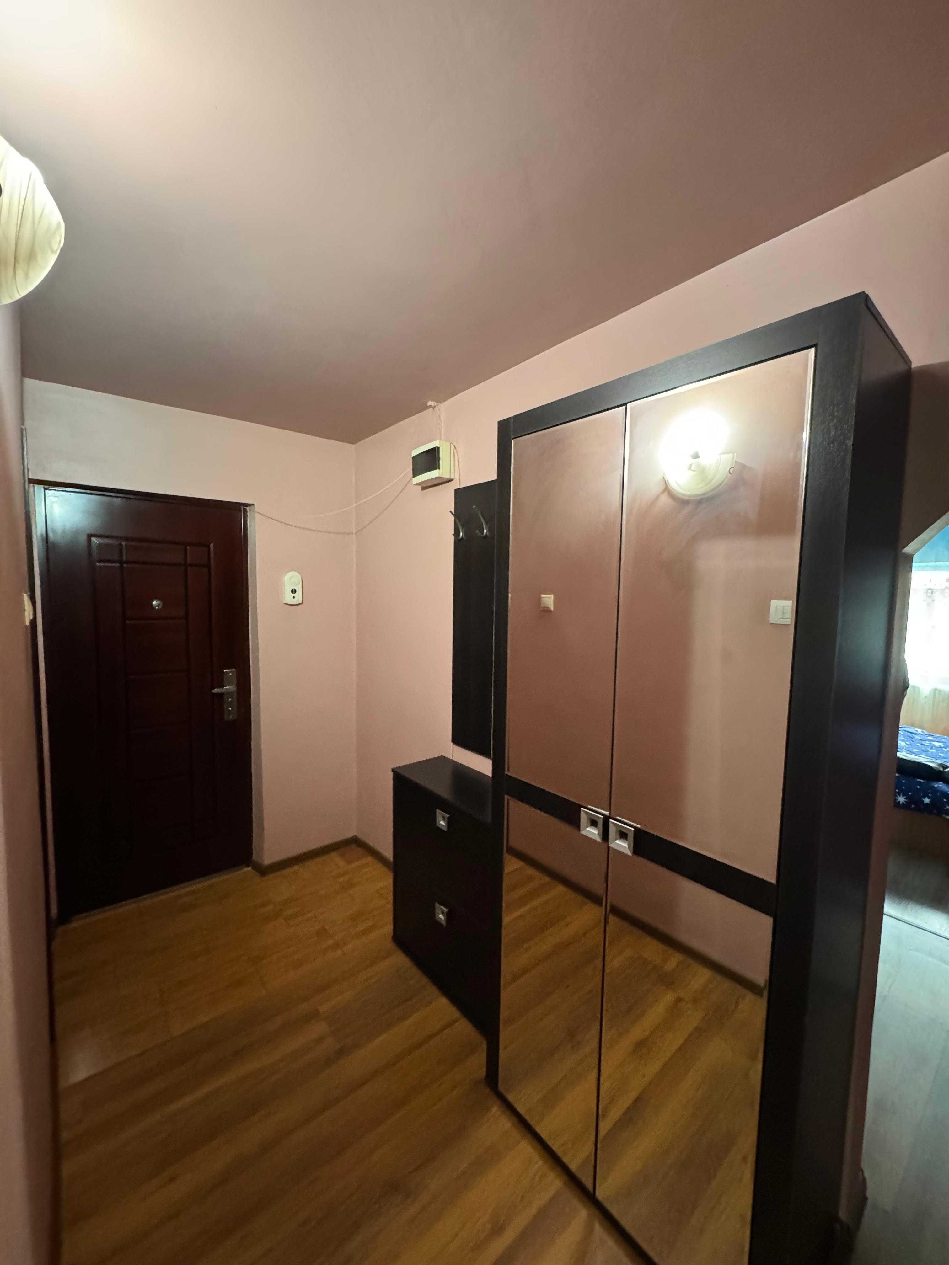 Apartament spatios, 3 camere, decomandat, Valea Calugareasca