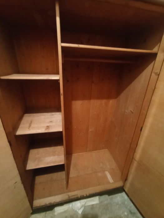 Dulap antic pentru haine