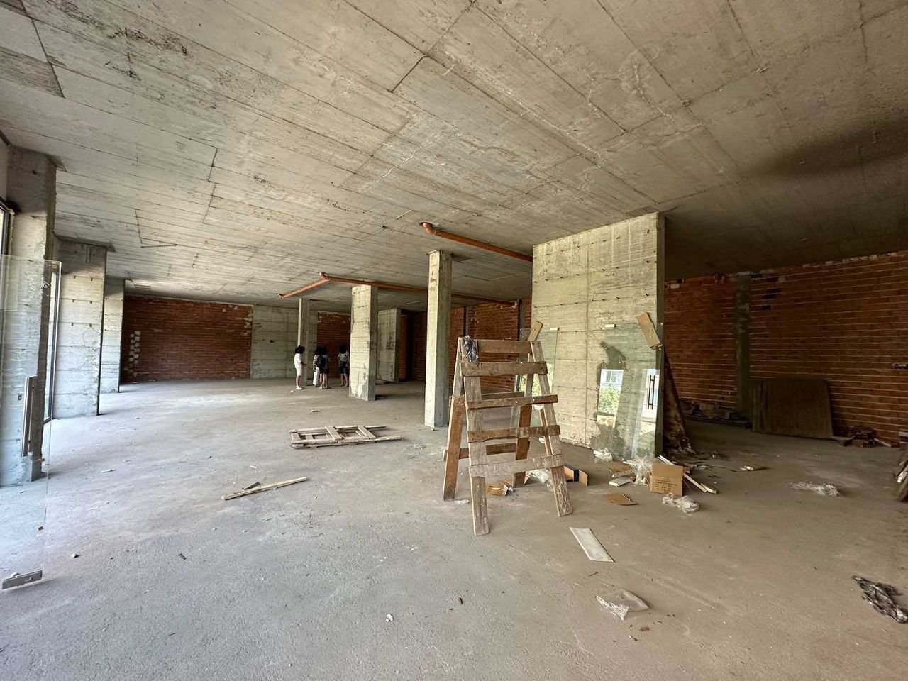 Дава се под наем Магазин в Пловдив, Кючук Париж - 600 кв.м за 4500 € - Снимка #2