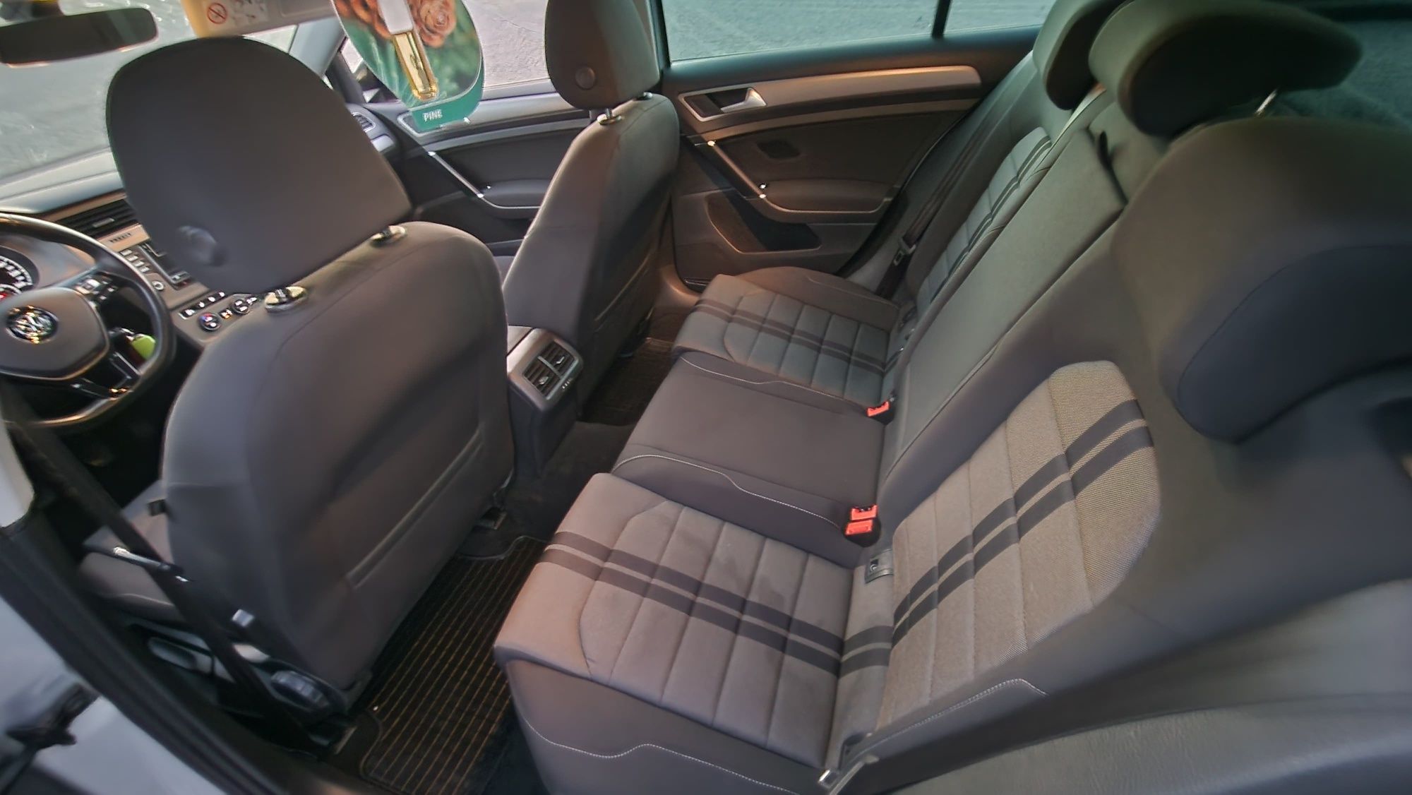 Vand VW Golf 7 R-Line / 1.6 TDI / 110cp