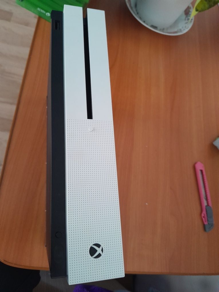 Vând xbox one s+jocuri