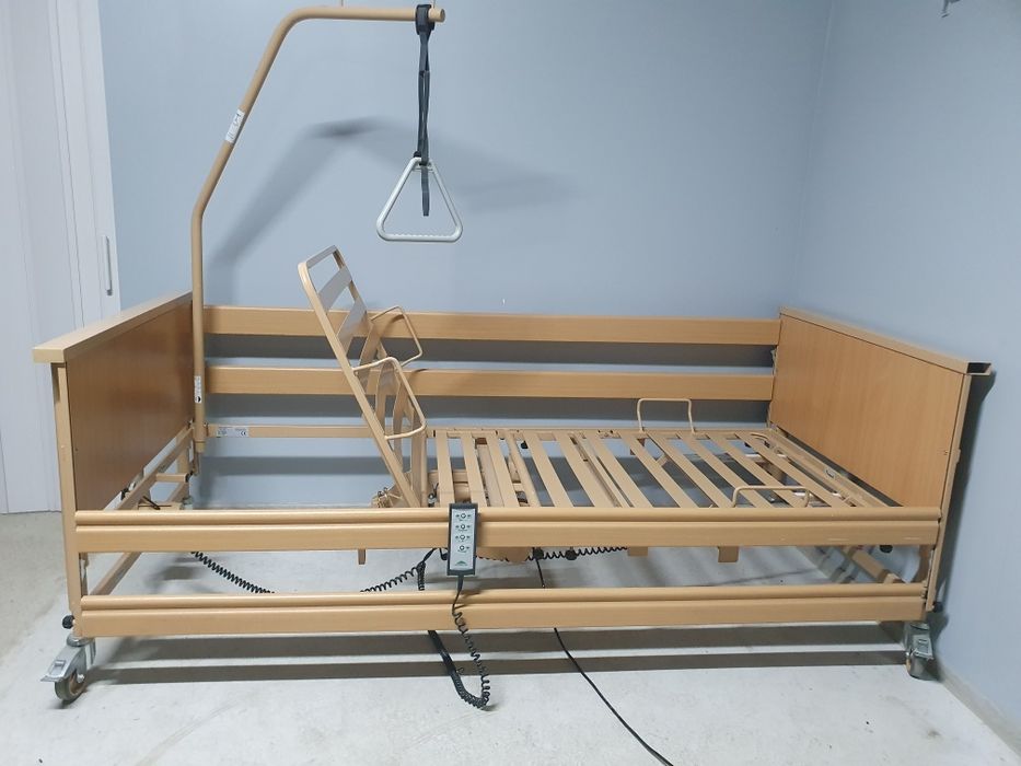 Pat medical electric cu telecomanda pentru persoane cu dizabilități.