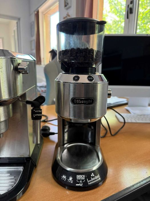 Espressor manual DELONGHI Dedica Style EC685.M + Rasnita + Accesorii