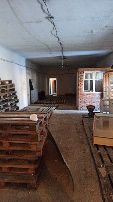 Продам базу с складами, большим гаражом и административным помещением.
