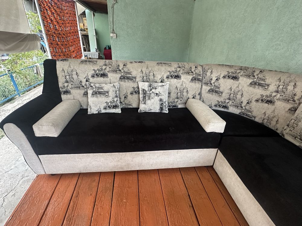 Срочно продам диван
