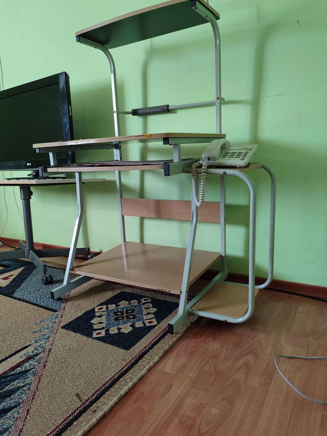 Стол для компьютера