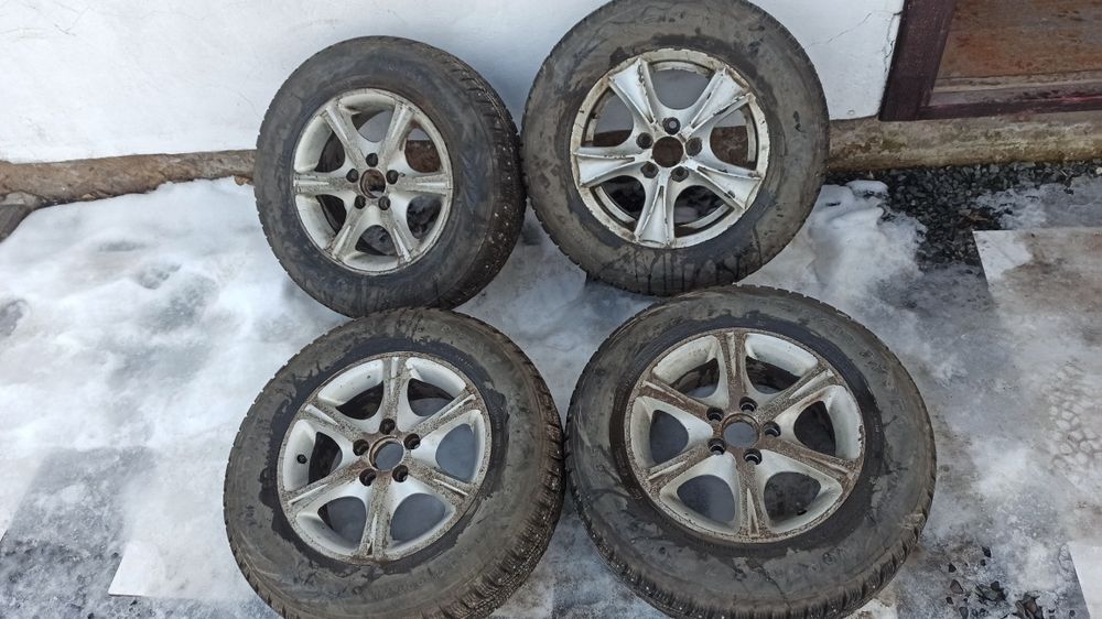 185/70/14 шипованные с дисками 5:100