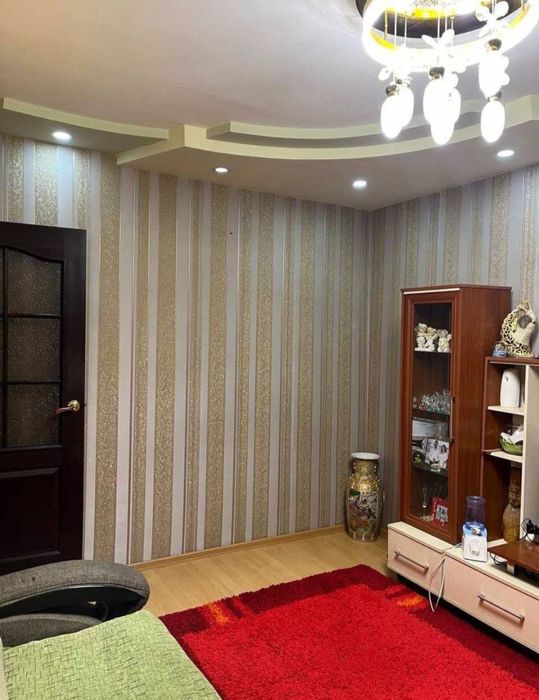 Фархадский базар Продам 2 комнатную Квартиру кирпич Комнаты-Раздельные