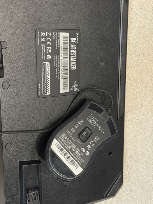 Vand set tatstatura si mouse Razer in stare f buna