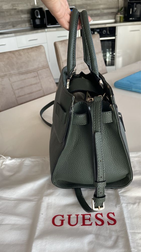 Оригинална чанта Guess
