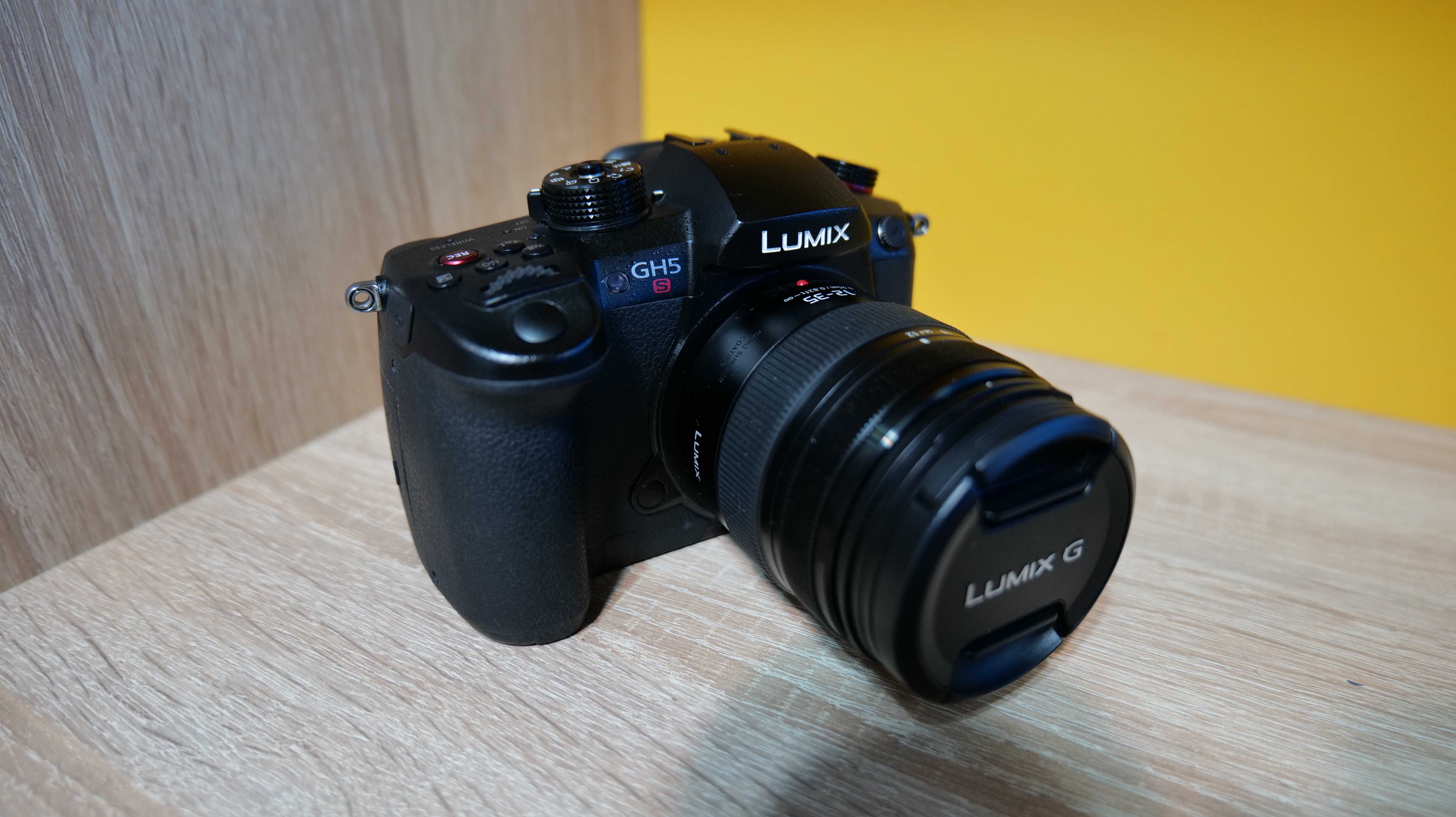 Panasonic Lumix DMC-GH5S cu  Obiectiv 12-35mm F2.8