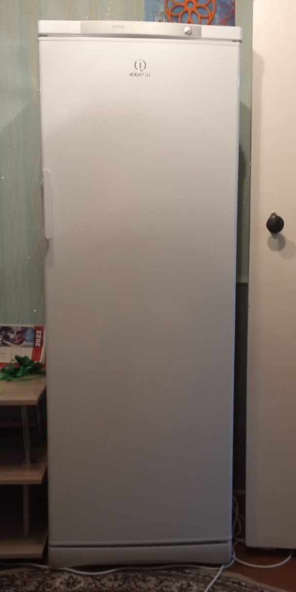 Срочно продам морозильную камеру Indesit