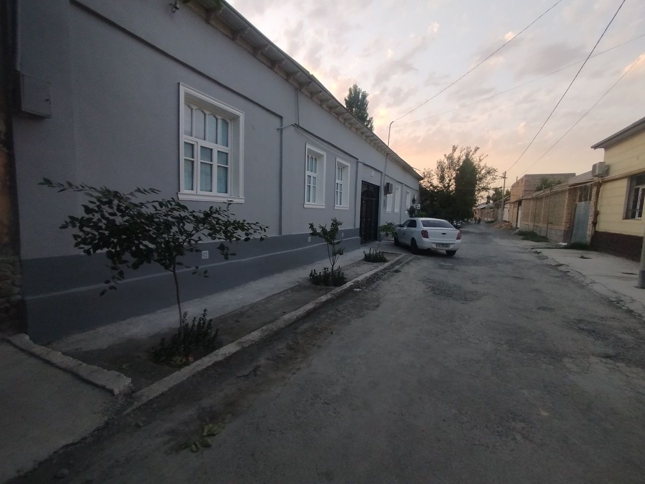 SROCHNA! 10 sotix 7 xona hovli, toshkentli guzar