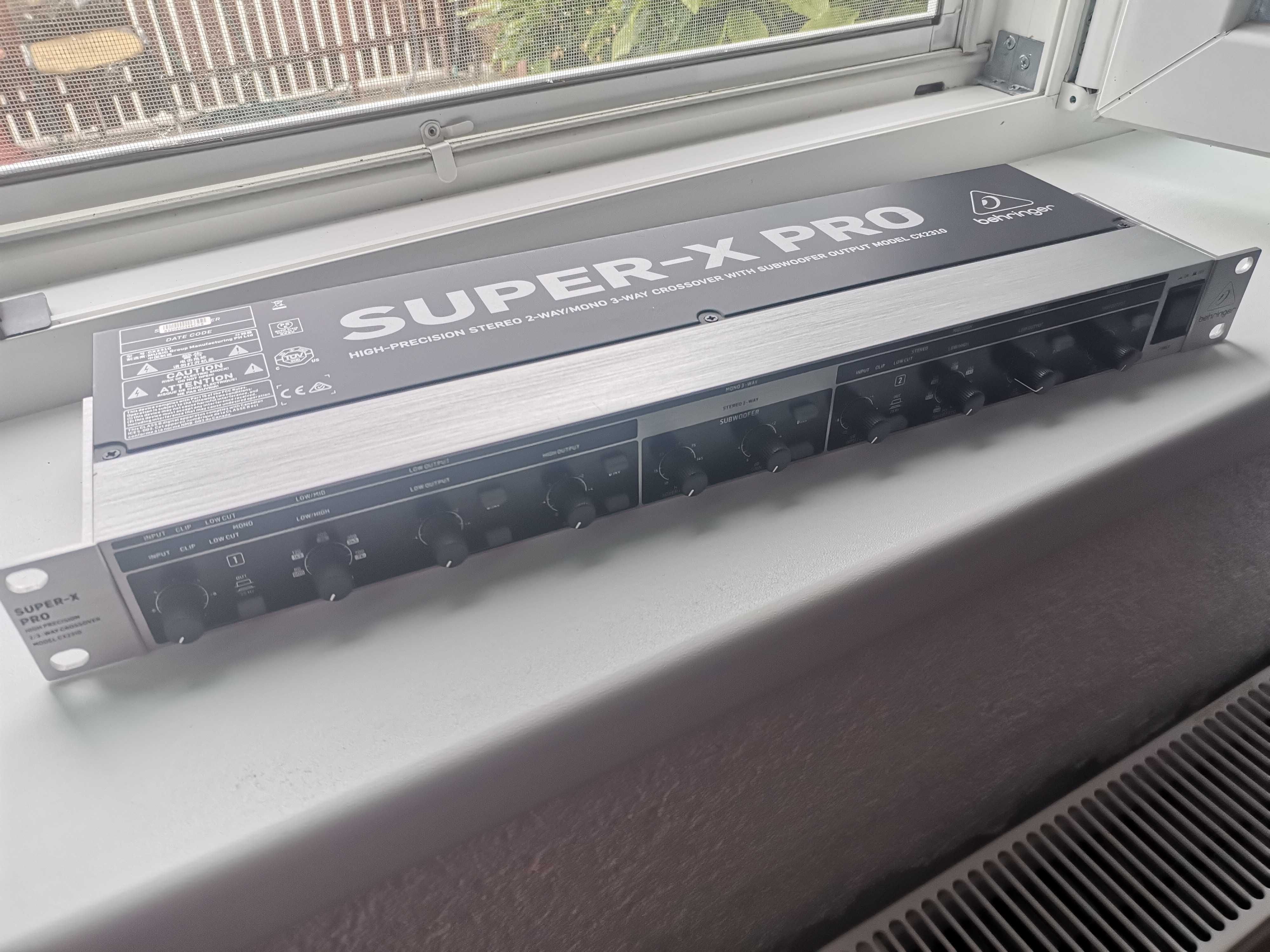 Vand Crossover Behringer CX2310 Super X Pro V2