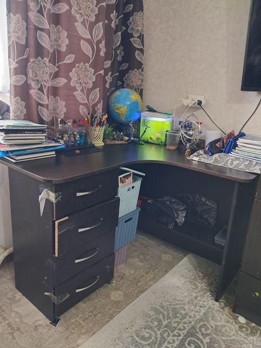 Стол письменный, угловой