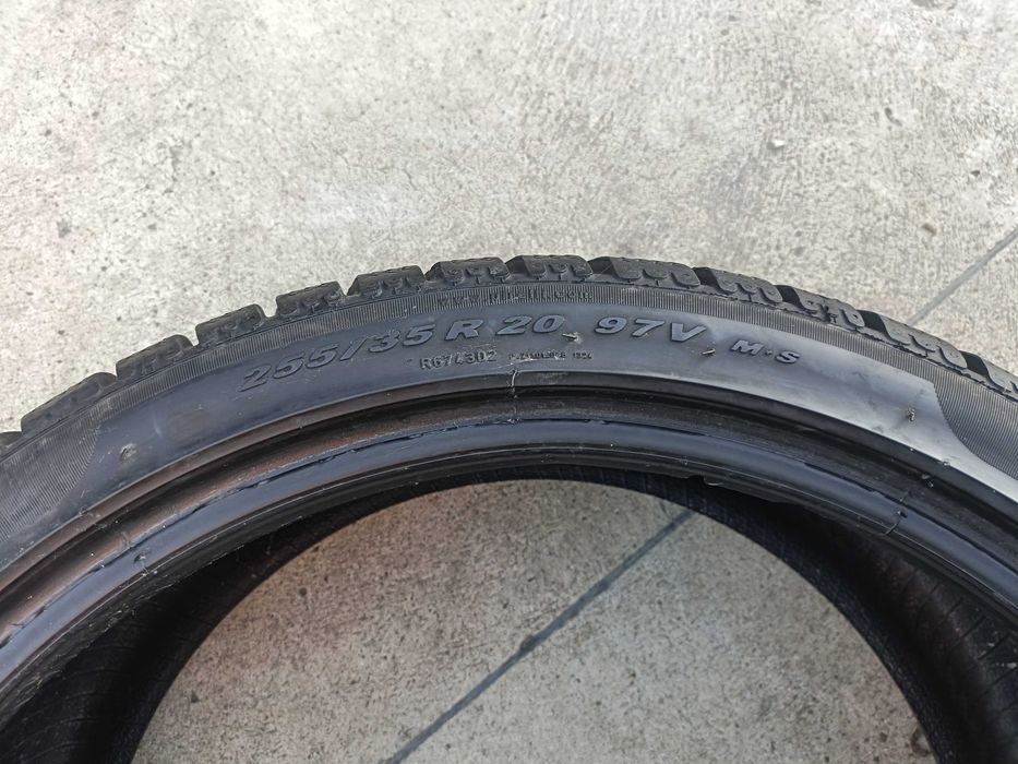 O anvelopa de iarna 255 35 20 pirelli sottozero 2 profil 7 mm