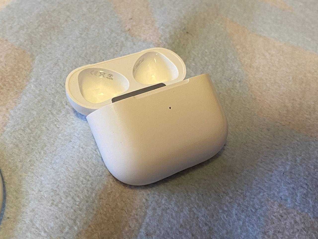 Продават се слушалки AirPods 3. Запазени са!