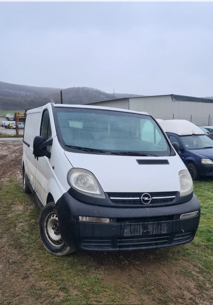 Dezmembrez opel vivaro