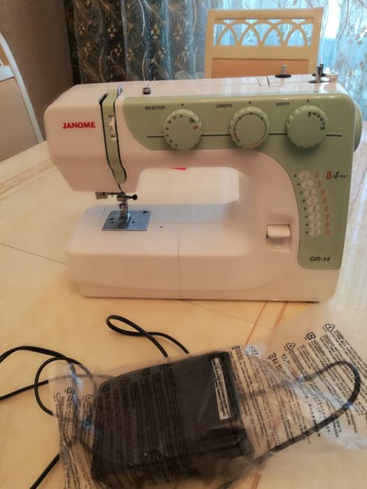 Совершенно новая швейная машина Janome