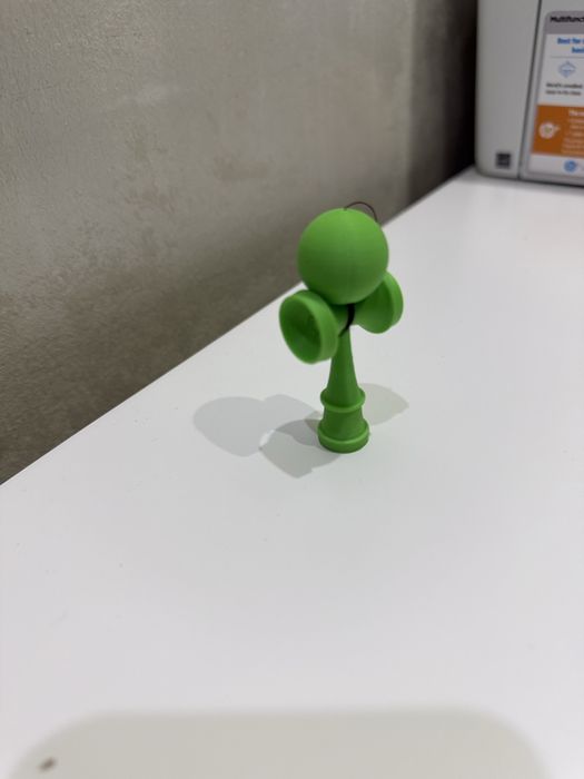Mini kendama verde