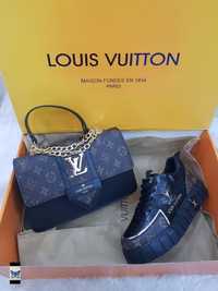 Set louis vuitton adidasi si geanta
36-40 290 lei
Geanta 290 lei
Set 4