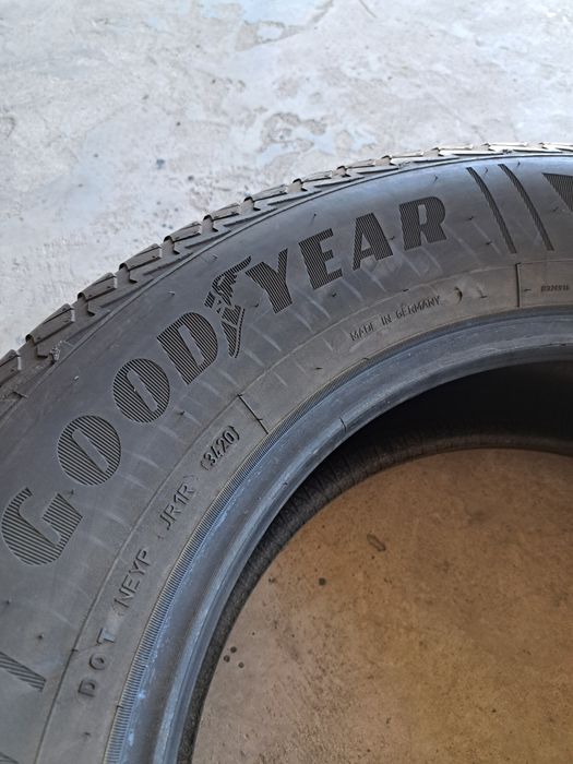 2 anvelope Allseason 255 60 r18 Goodyear