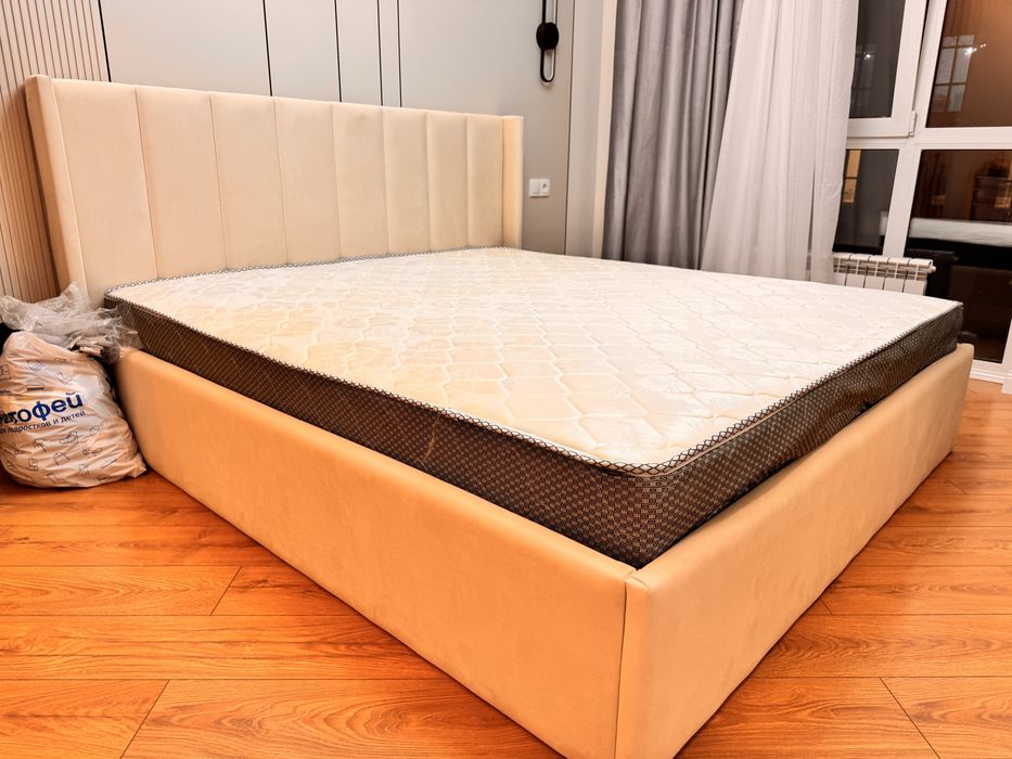 Кровать и матрас