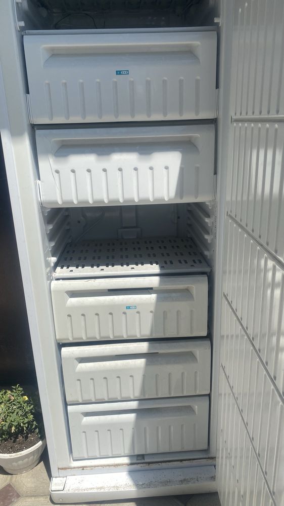 Продам морозильник