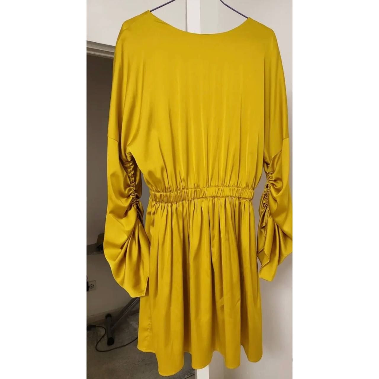 Продам желтое платье