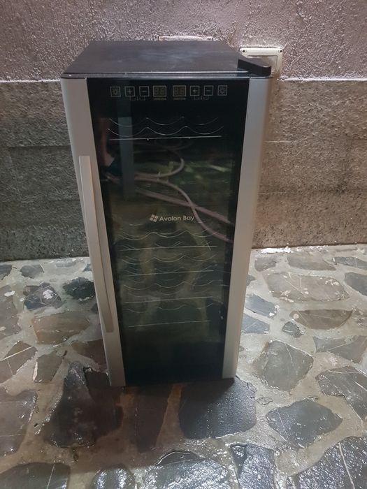 Vand racitor de vinuri