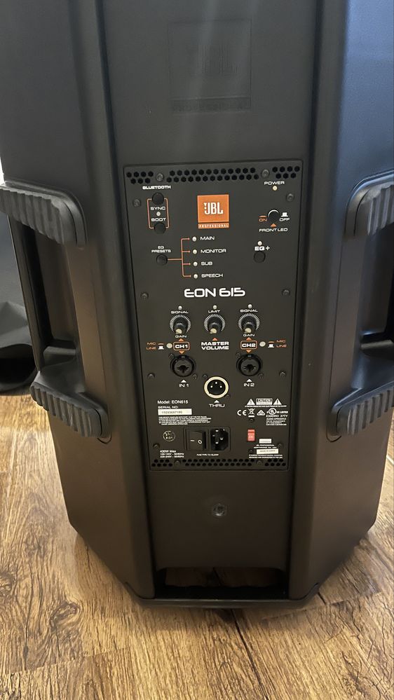 Vand 2 boxe Jbl 615