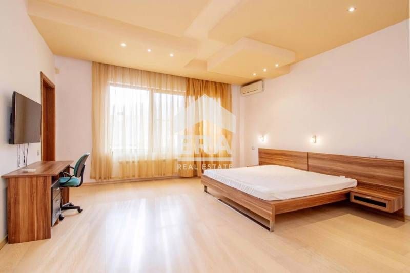 Дава се под наем Четиристаен апартамент в София, Витоша - 285 кв.м за 1750 € - Снимка #9